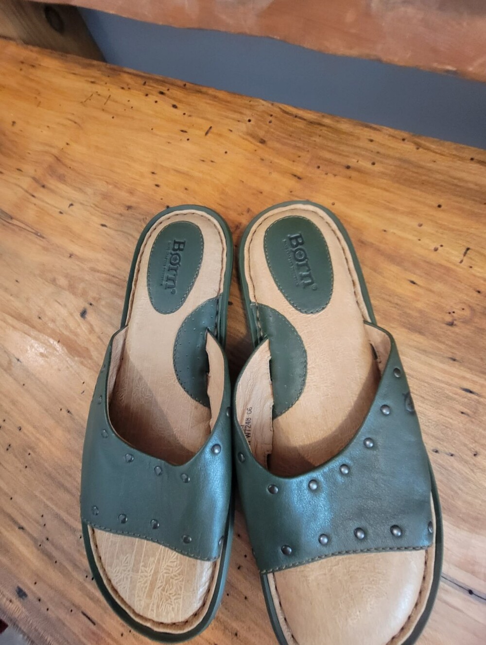 Born Sz 8 Forest Green Leather Slide Sandal w/Stud Detailing. Everyday Casual - Picture 4 of 12
